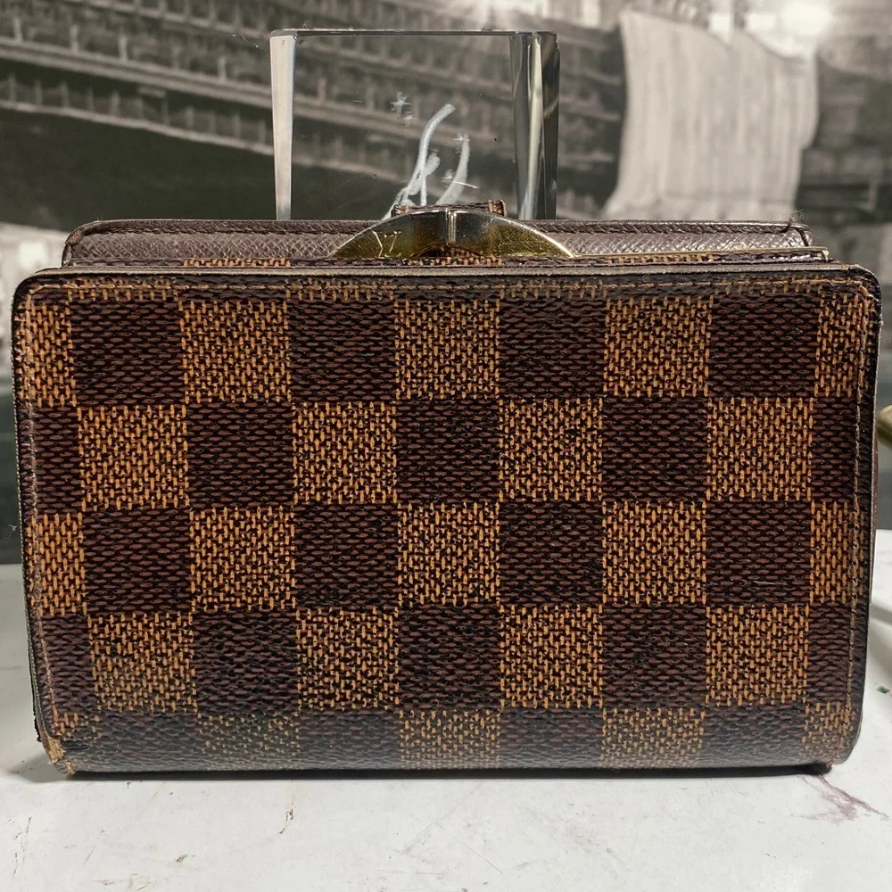 Authentic Louis Vuitton Damier Kisslock Wallet